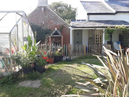 Tiny Cottage for couples in the countryside - Apartment - Shalfleet