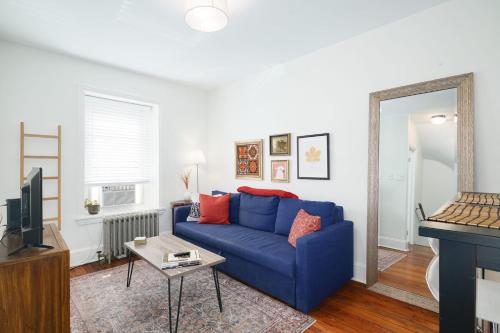 Bright Row House in Manayunk - image 14