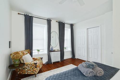 Guest Apartment in Row Home with Backyard Patio - image 8