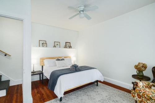 Guest Apartment in Row Home with Backyard Patio - image 10