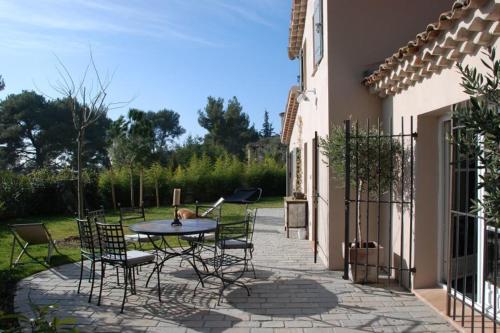 Nice Town House with garden gîte à louer Les Platrières