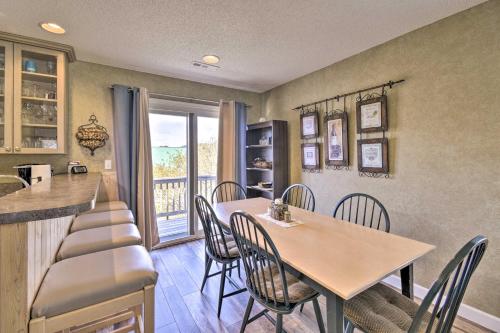 Home with Deck in Corolla Light Walk to Beach!, Corolla (foto 4)