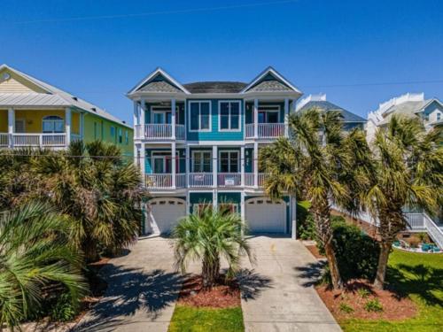 After Dune Delight - Relax and unwind in this fun and spacious 3 story home, Light, Bright, and close to everything! townhouse - Pleasure Island, NC