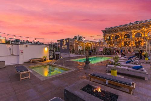 One Lux Stay HWH Downtown Los Angeles in Los Angeles, USA
