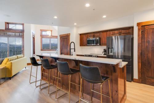 Modern Breckenridge Penthouse Ski In Ski Out in Breckenridge, USA