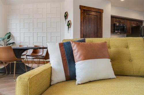 Modern Breckenridge Penthouse Ski In Ski Out in Breckenridge, USA