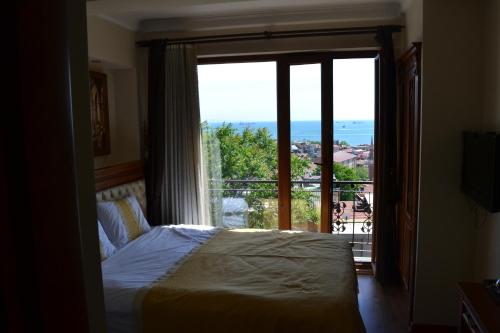 Triple Room with Sea View image 3