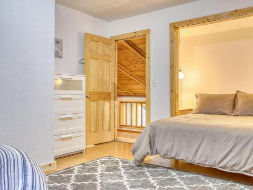 Hearthstone Retreat - Meredith Lodging