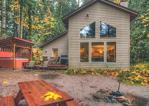 Salmonberry Retreat