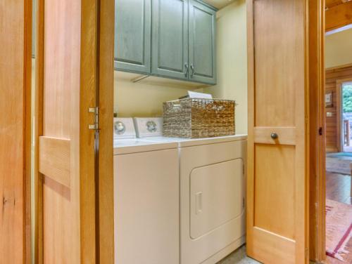 Zigzag Mountain Lodge - Meredith Lodging