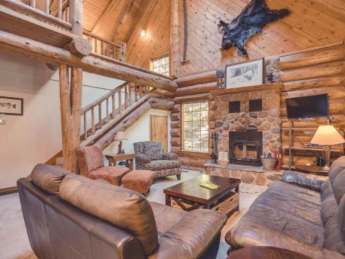 Bear Den Log Cabin - Meredith Lodging in Mt Hood Village (OR)