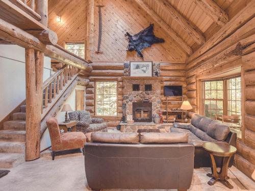 Bear Den Log Cabin - Meredith Lodging in Mt Hood Village (OR)