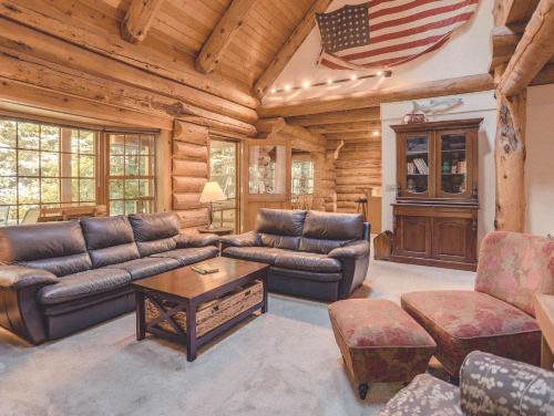 Bear Den Log Cabin - Meredith Lodging in Mt Hood Village (OR)