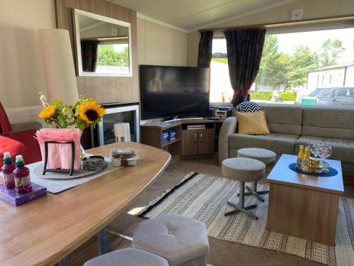 Deluxe 3 bedroom caravan in Haven's Seton Sands Holiday Village,Wifi