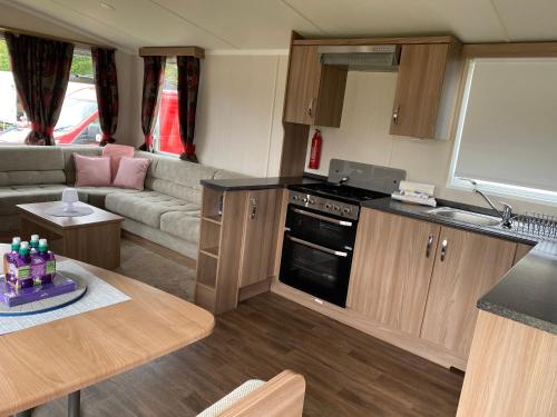 Deluxe 3 bedroom caravan in Haven's Seton Sands Holiday Village,Wifi