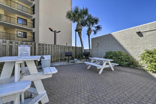 Happy Cows Studio on the Beach Condo with Pool! - image 11