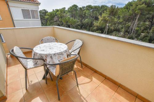 One-Bedroom Apartment image 10
