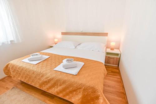 One-Bedroom Apartment image 6