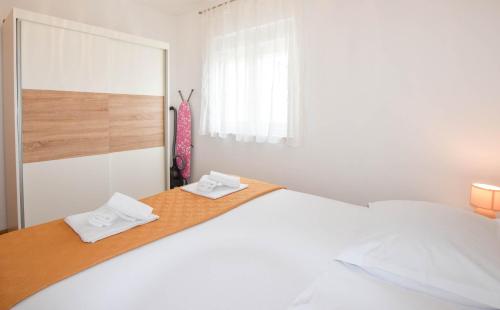 One-Bedroom Apartment image 5