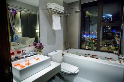 room detail thumbnail 2