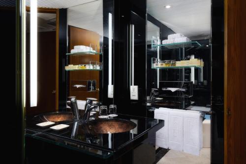 Bathroom, Hotel Sintra near AJ Hackett Macau Tower