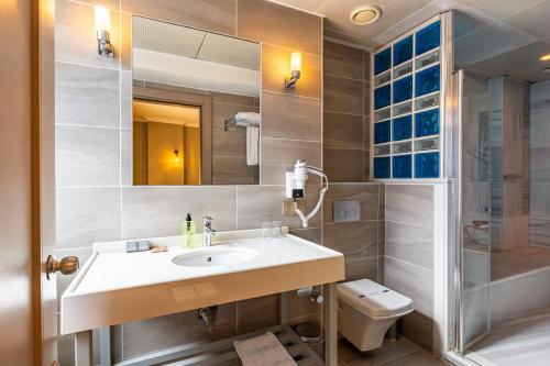 Seraglio Hotel & Suites - image 35