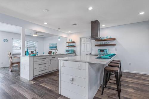 Arlington Park Beautifully Renovated Home - image 11