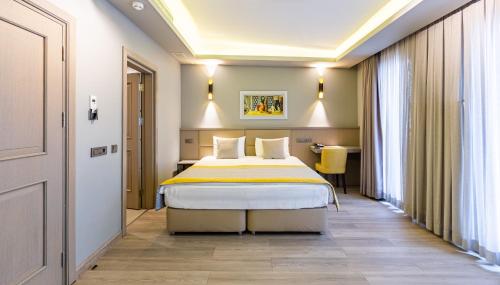 Seraglio Hotel & Suites - image 40
