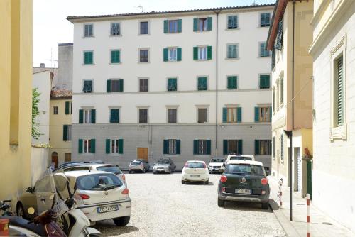 One-Bedroom Apartment image 4