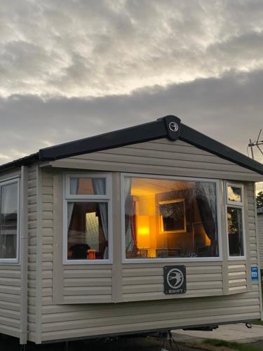 Deluxe 3 bedroom caravan in Haven's Seton Sands Holiday Village,Wifi