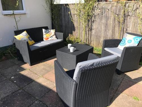 3 double bed house 10 mins from Sandbanks gîte à louer BMI The Harbour Hospital