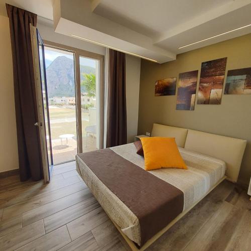 Sundeck Hotel - image 4