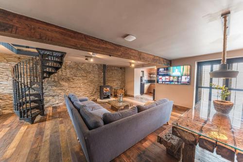 Luxury barn, newly renovated with river views