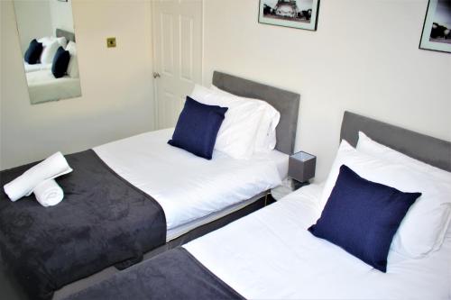 Contractor's Bliss- 5-Bedroom House with Free Parking for 7 Guests, Super Fast Wifi- Fran Properties - Aylesbury