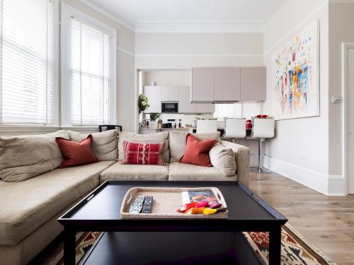 Pass The Keys Lovely 2 Bedroom Flat By Gloucester Road Station, Earls Court, London
