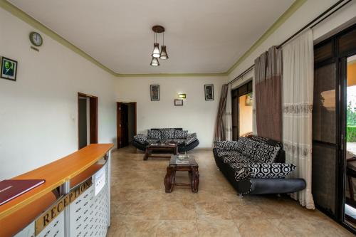 Iekārtas, The Crested Crane Bwindi Hotel in Kanungu