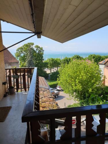 Maison des pêcheurs vue lac a 50m du port dans quartier historique