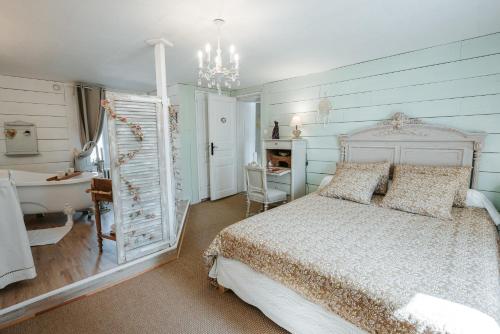 Relais des combrailles Room Type - Double Room with Garden View