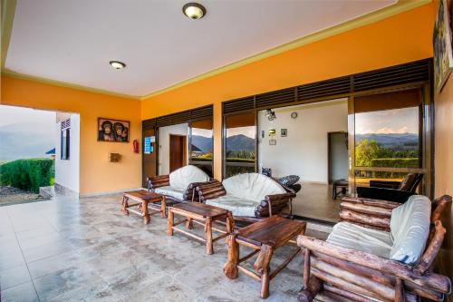 Vybavení, The Crested Crane Bwindi Hotel in Kanungu