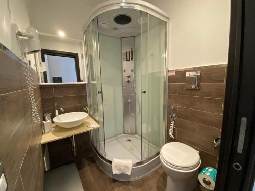 Standard  Double Room image 8