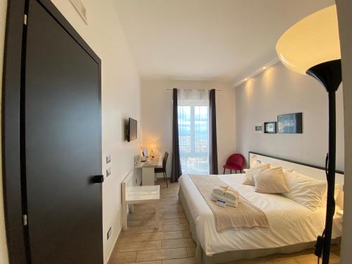 Standard  Double Room image 2