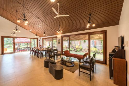 Saffronstays Casa Del Palms, Alibaug - luxury pool villa with chic interiors, alfresco dining and island bar