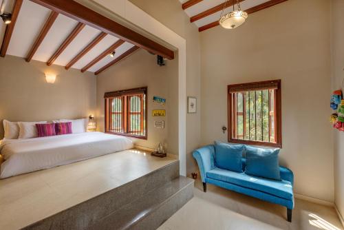 Saffronstays Casa Del Palms, Alibaug - luxury pool villa with chic interiors, alfresco dining and island bar