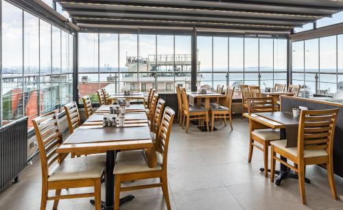 Seraglio Hotel & Suites - image 31