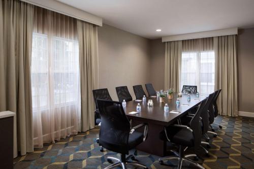 Sonesta ES Suites Fresno - image 10