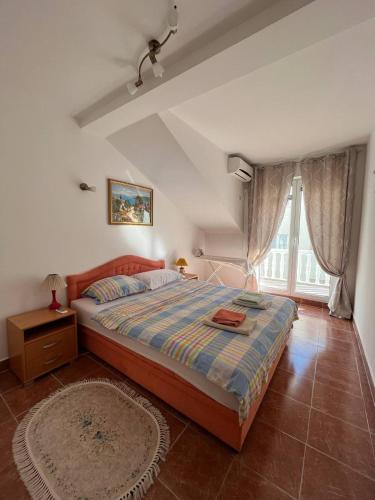 One-Bedroom Apartment image 4