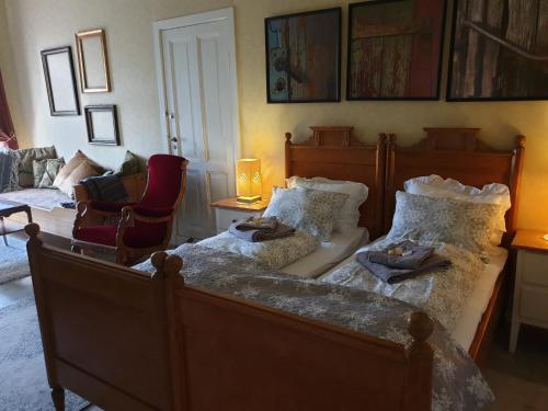 Deluxe Double Room (2 Adults + 1 Child)