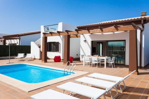  Villa Diamante 2 Golf Private Pool Caleta de Fuste By Holidays Home in Caleta De Fuste