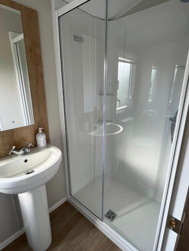 2 Bed - Sleeps 6 - 15min Walk to Beach, Morecambe (photo 5)