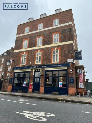THREE FALCONS HOTEL